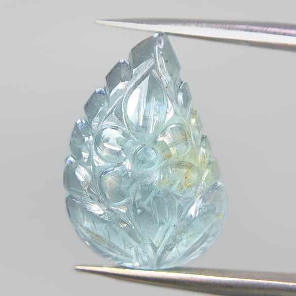 ◆ アクアマリン 10.8ct カービング ルース ペアシェイプ 1枚目の画像