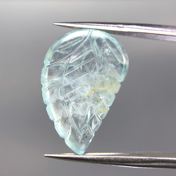 ◆ アクアマリン 10.8ct カービング ルース ペアシェイプ 3枚目の画像