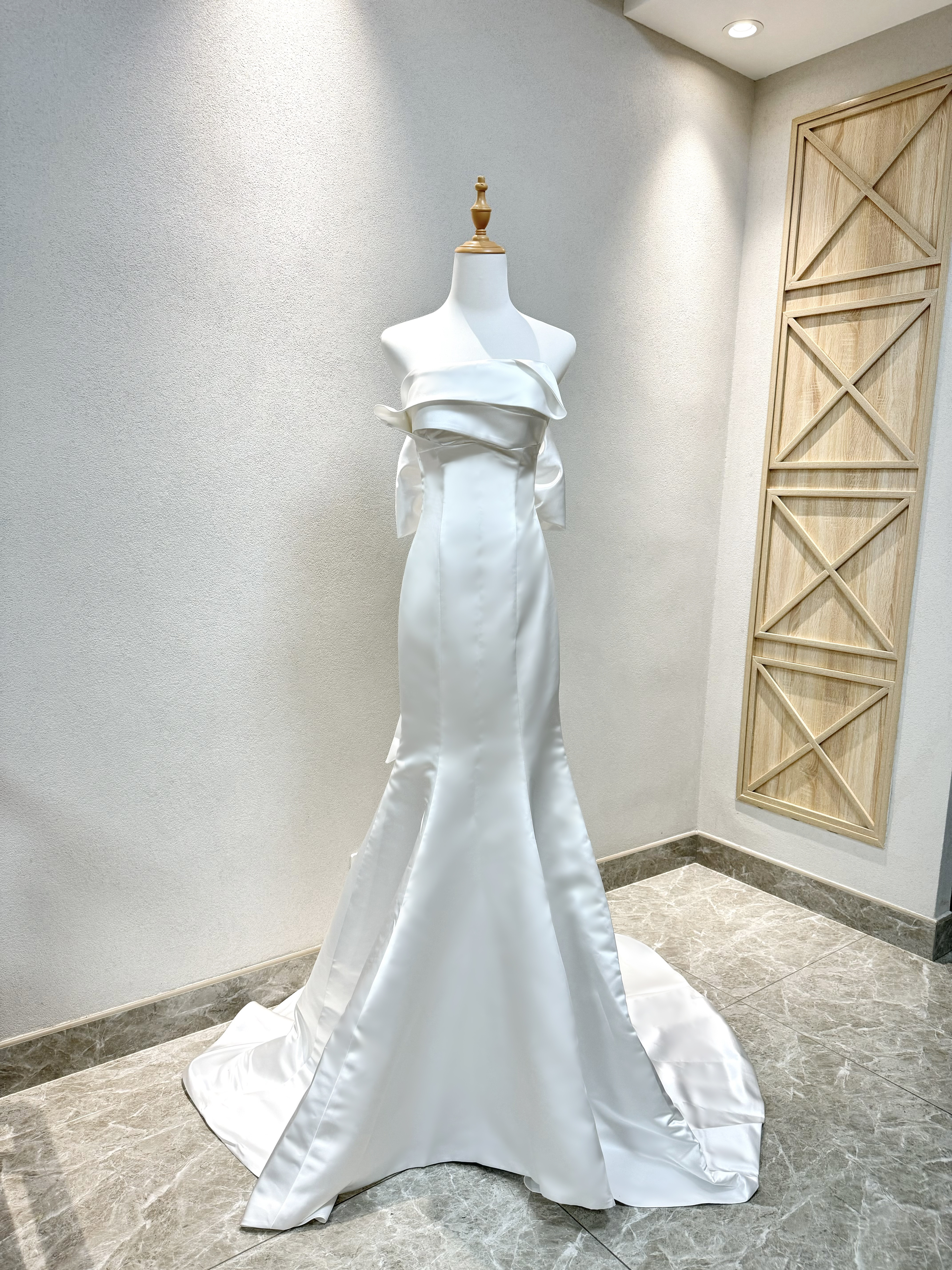 華やかなトレーン　オフショルダー　カラードレス　立体的　編み上げ　お色直し　オーダー可能ウェディングドレス　結婚式/二次