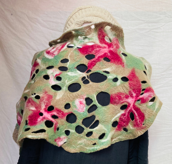 Mum羊毛氈手創作品-一件多穿款花花飾界/圍巾/衣飾 第8張的照片