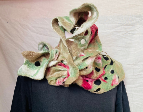 Mum羊毛氈手創作品-一件多穿款花花飾界/圍巾/衣飾 第9張的照片