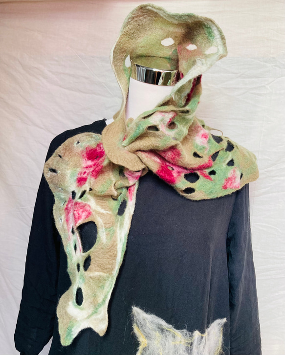Mum羊毛氈手創作品-一件多穿款花花飾界/圍巾/衣飾 第7張的照片