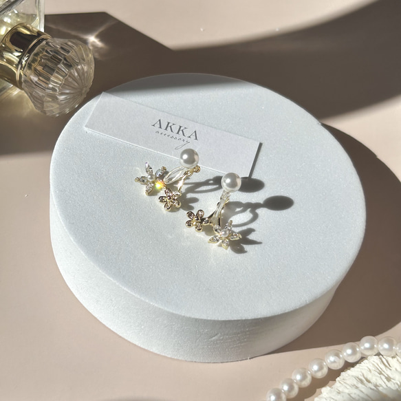 Pearl flower bijou earrings パールとフラワーのビジュー樹脂イヤリング　樹脂ピアス金属対応 3枚目の画像