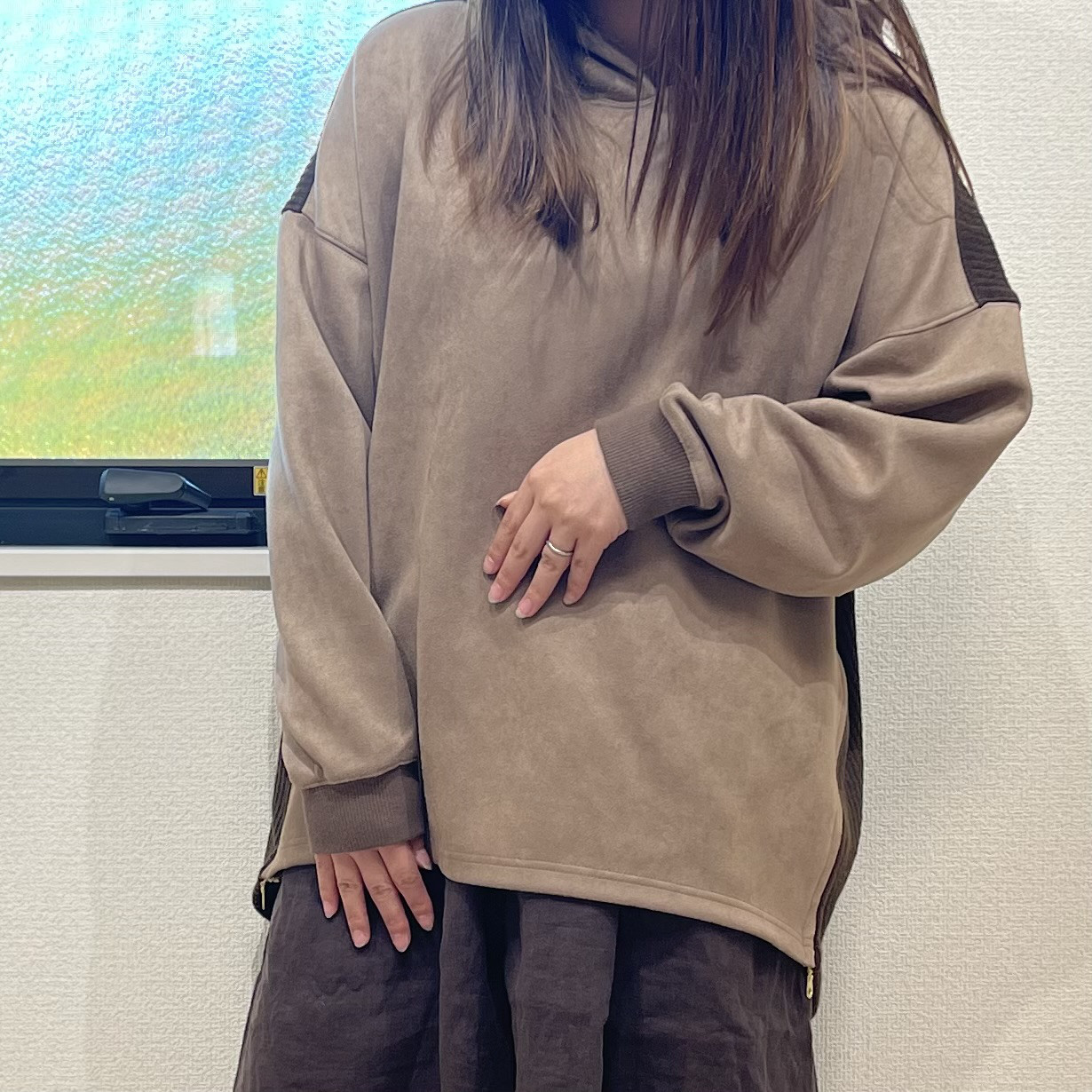 【秋冬】ニットパーカー　フィッシュテール　トップス　体型カバー　スリット　M.L    2サイズ　(モカ)