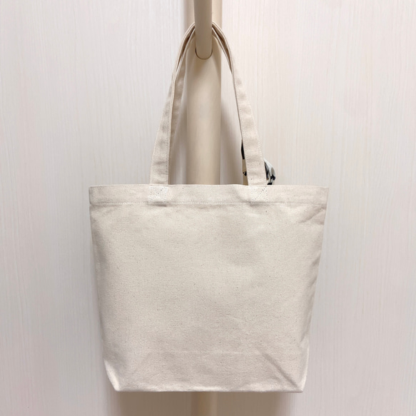 オリジナル シーズー トートバッグ 手描き  オリジナルイラスト 鞄  ペイズリー ほっかむり スカーフ 犬 生成 白 4枚目の画像