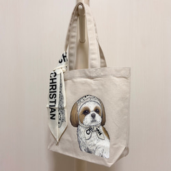 オリジナル シーズー トートバッグ 手描き  オリジナルイラスト 鞄  ペイズリー ほっかむり スカーフ 犬 生成 白 2枚目の画像