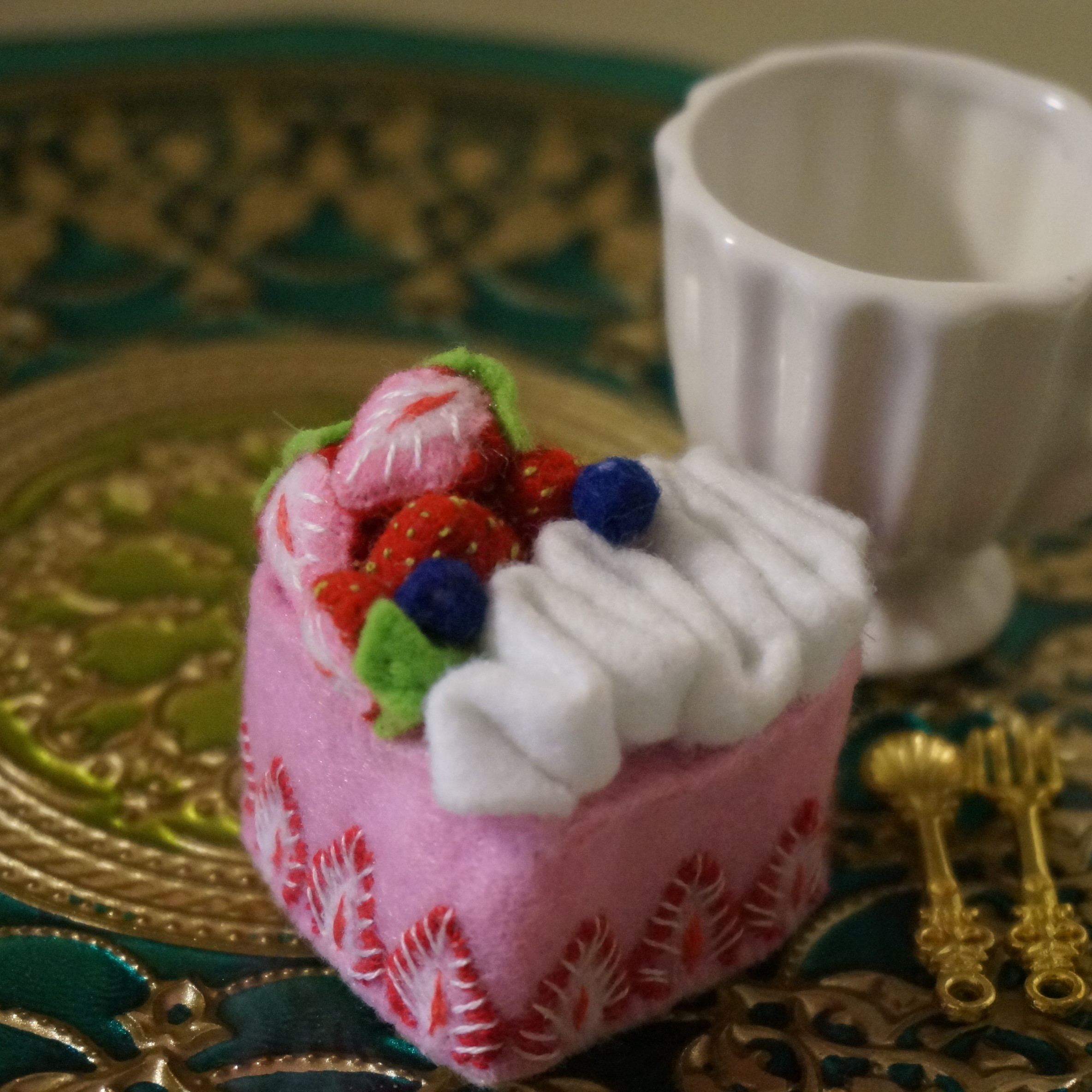 ハート・いちごケーキ☆フェルト・スイーツ☆バッグチャーム☆なたーしゃ