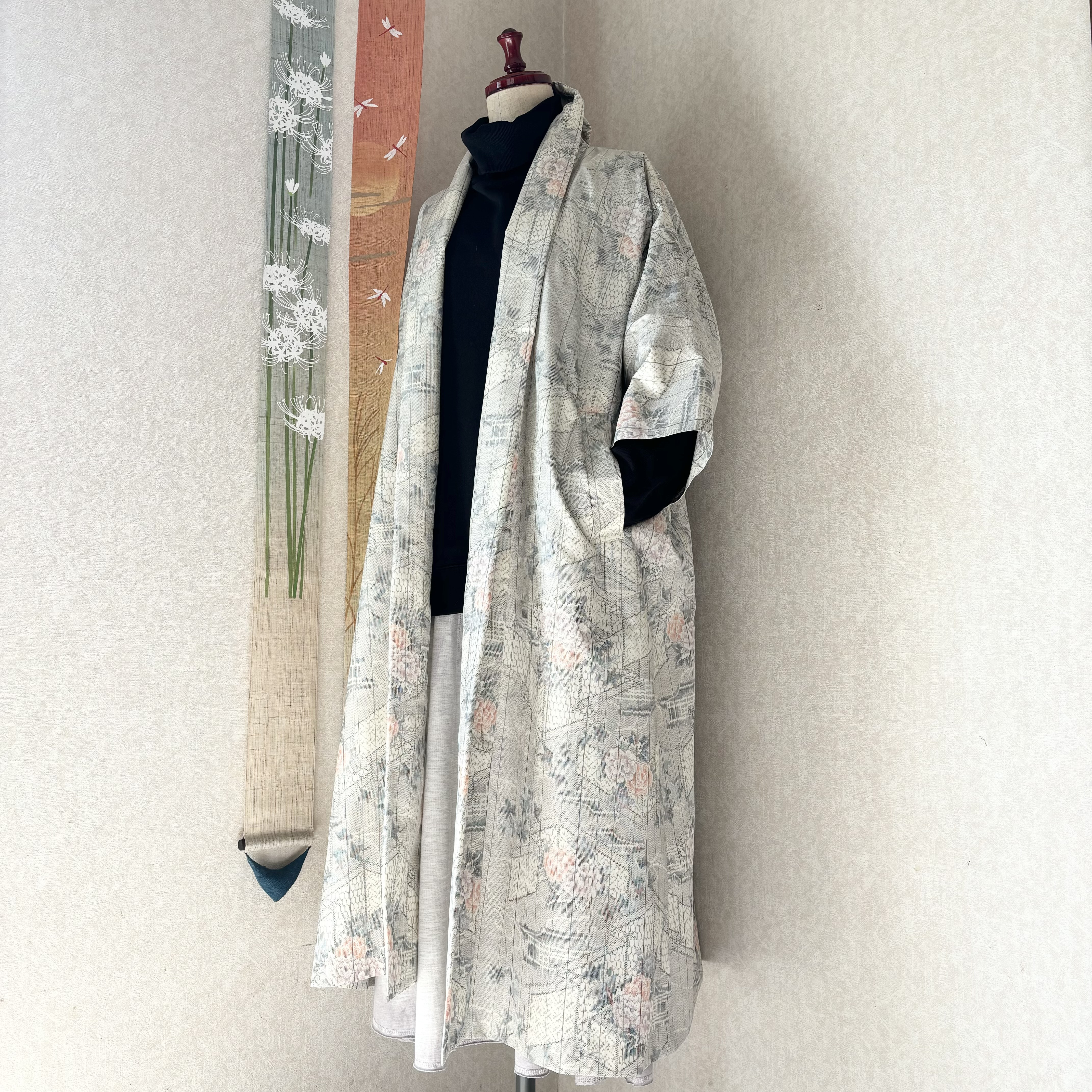 【906】白大島　バラの花柄　ロングコート