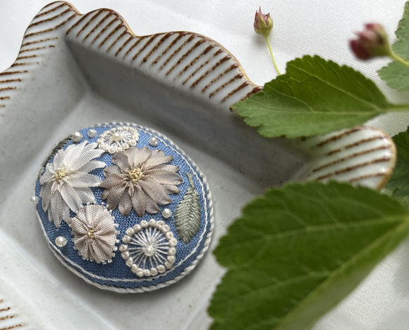 リボン刺繍　lovely flower（ブローチorヘアゴム）水色 3枚目の画像