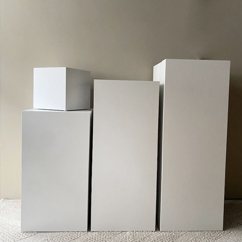 【手作り】白い展示台　ディスプレイ什器　300x300x900mm 1台 手作り】白い展示台 ディスプレイ什器 300x300x900mm 1台 - メルカリ