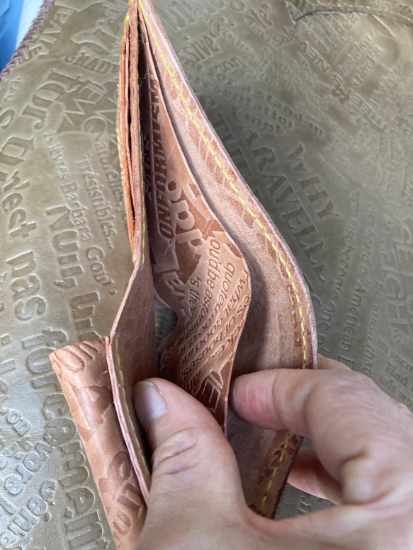 ヌメ革　型押し　手縫い二つ折り財布(コインケース右) 5枚目の画像