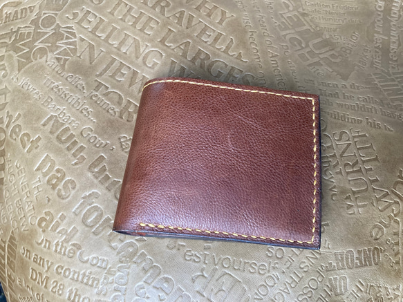 牛革　ブラウン　型押し　二つ折り財布(コインケース右) 1枚目の画像