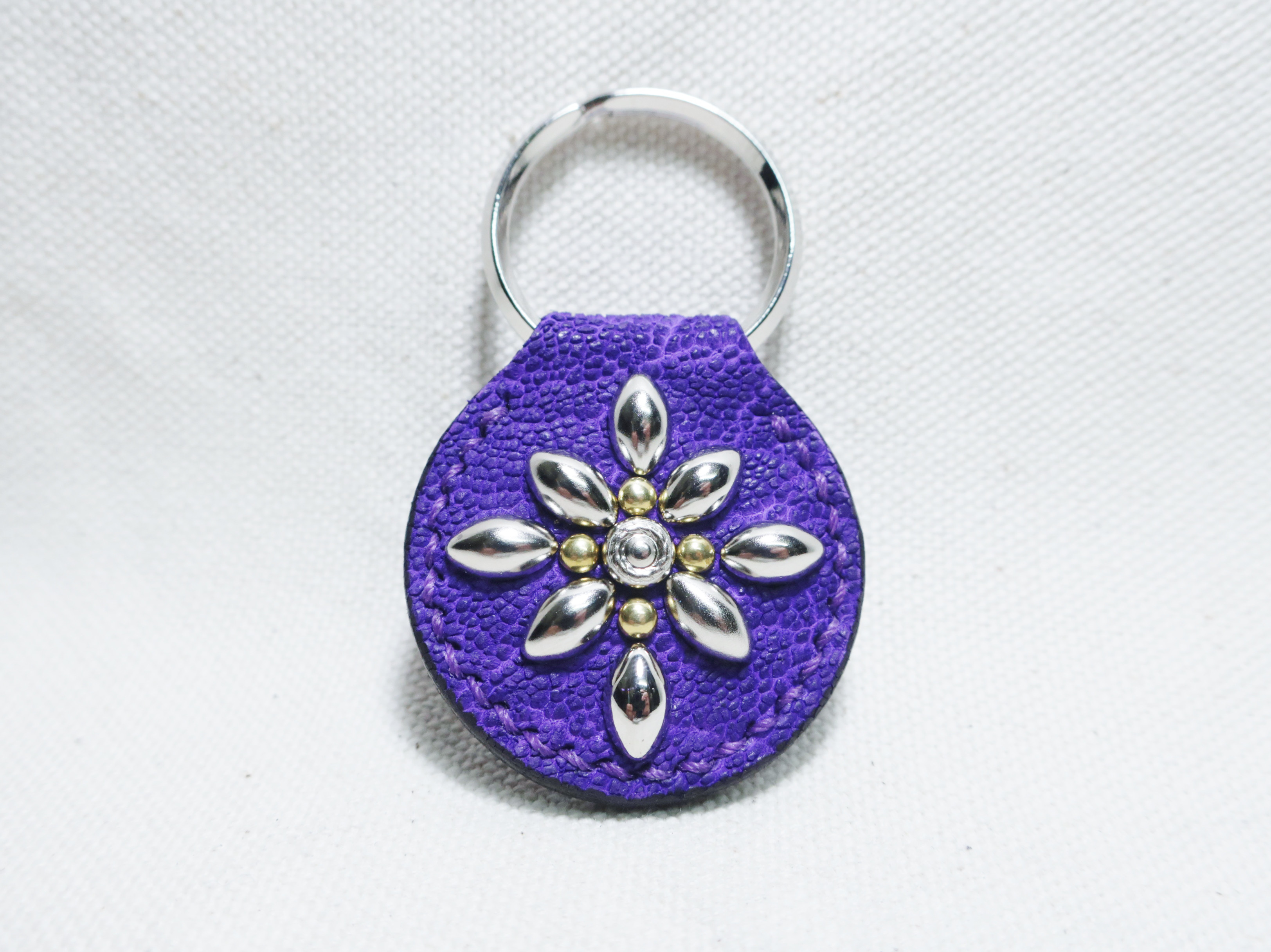 スタッズキーホルダー ゾウ革 キーリング 象革 手縫い 革小物 レザークラフト ハンドクラフト 限定品 新品未使用