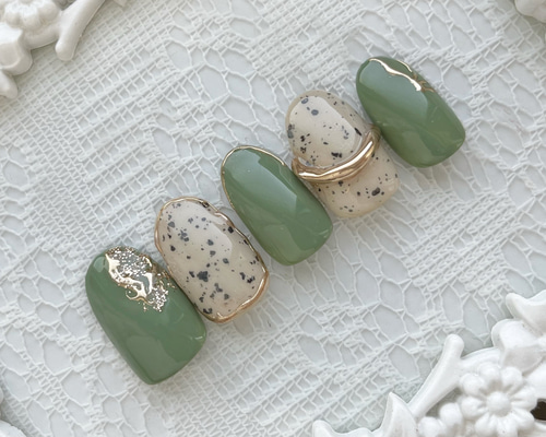 くすみカーキニュアンスゴールドネイル 砂ジェル ミラー 韓国 ちゅるん 秋 冬 くすみカーキニュアンスゴールドネイル 砂ジェル ミラー 韓国 ちゅるん