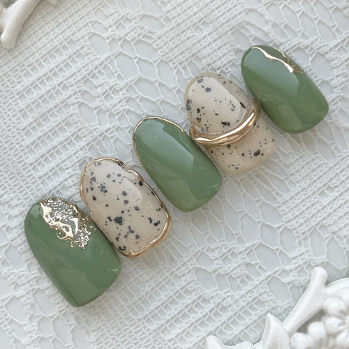 くすみカーキニュアンスゴールドネイル 砂ジェル ミラー 韓国 ちゅるん 秋 冬 くすみカーキニュアンスゴールドネイル 砂ジェル ミラー 韓国 ちゅるん