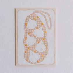 野菜シリーズ　冬野菜の小さな絵画　ニンニク　大蒜　　壁飾り　イラスト　SDGs＊自然素材で染めた卵の殻で作るアクセサリー 2枚目の画像