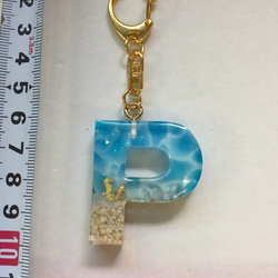 アルファベット　キーホルダー　レジン　海　P 2枚目の画像