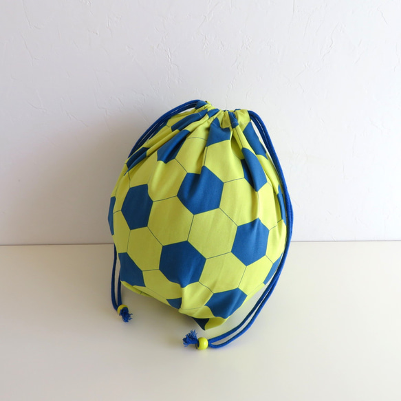 【黄色×青】サッカーボール柄のボール入れ《直径23cm》 12枚目の画像