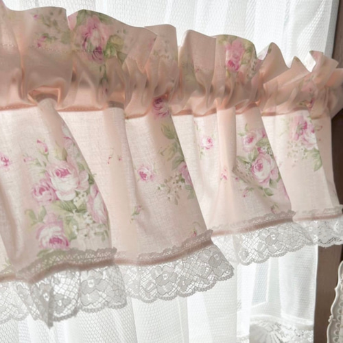 愛らしいバラ柄 色合いが素敵な ピンクカフェカーテン バランス