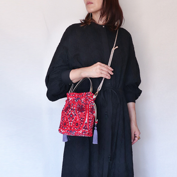 高品質布料 Kinkasanori 2way 抽繩包 紅色×米色佩斯利花紋 第10張的照片