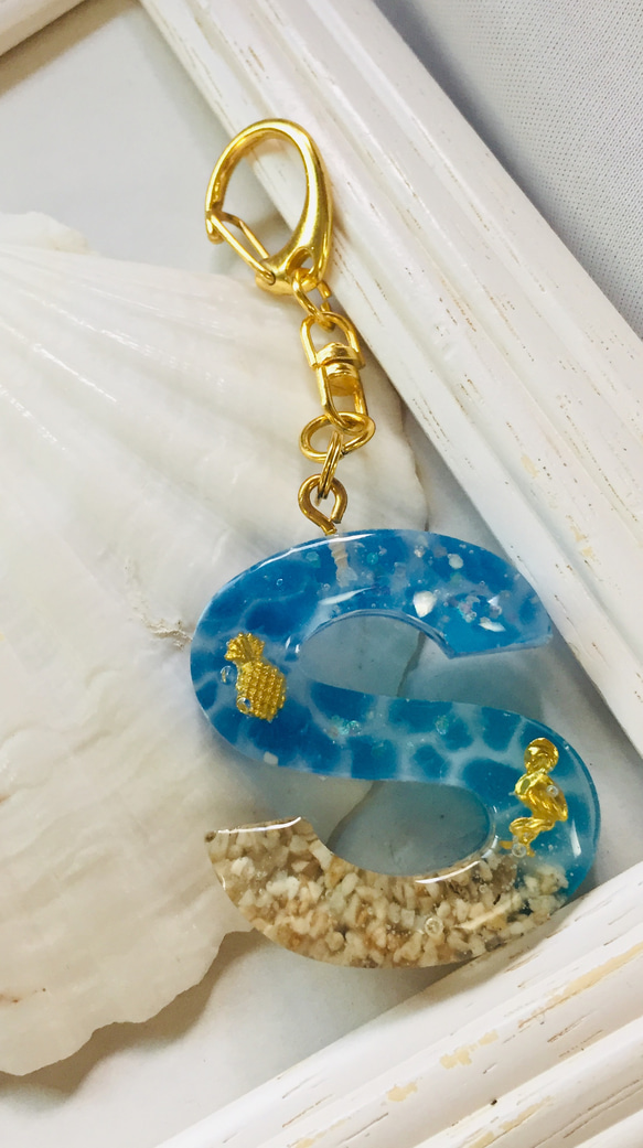 アルファベット キーホルダー レジン 海 S チャーム season 通販 