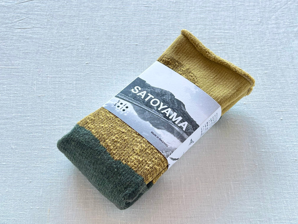 足袋型の草木染め靴下　SATOYAMA  socks. 25-27cmコブナクサ染め　yellow green 1枚目の画像