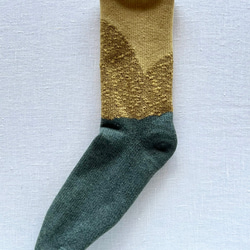 足袋型の草木染め靴下　SATOYAMA  socks. 25-27cmコブナクサ染め　yellow green 3枚目の画像
