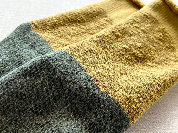 足袋型の草木染め靴下　SATOYAMA  socks. 25-27cmコブナクサ染め　yellow green 4枚目の画像