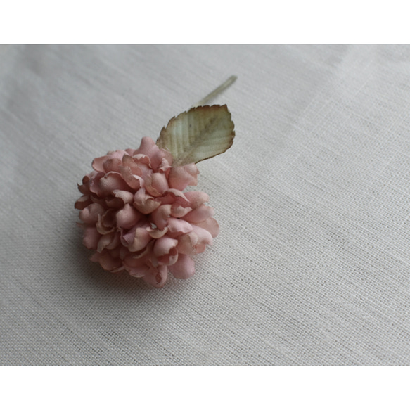 【布花】紫陽花のコサージュ（ライトレッド） 4枚目の画像