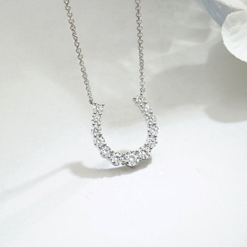 石付き馬蹄ネックレス P127W922（4週間発送） ネックレス・ペンダント  