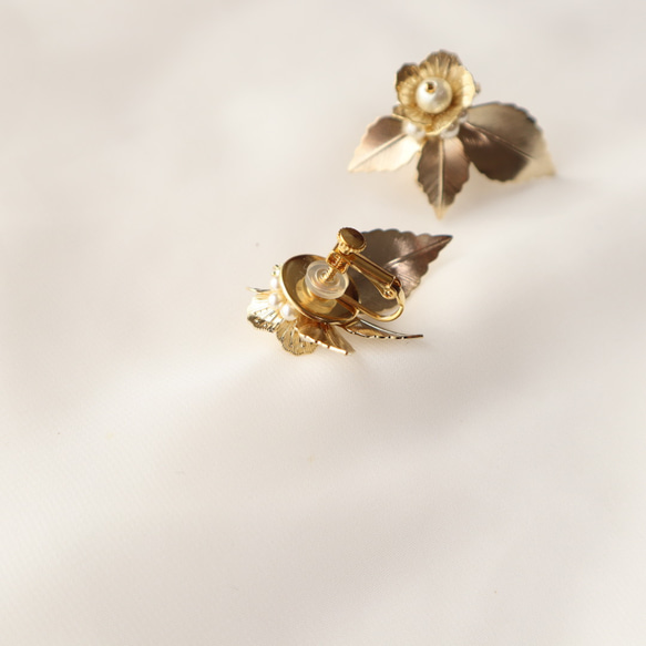 Gold Leaf earrings/ブライダル ウェディングアクセサリー 結婚式  リーフモチーフ リーフイヤリング 4枚目の画像