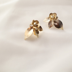 Gold Leaf earrings/ブライダル ウェディングアクセサリー 結婚式  リーフモチーフ リーフイヤリング 3枚目の画像