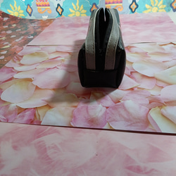 合皮ペンケース　トールペイント　手書き　ハンドメイド　ピンクローズ　アクリル絵の具　耐水性　可愛い　ローズ　ピンク 7枚目の画像