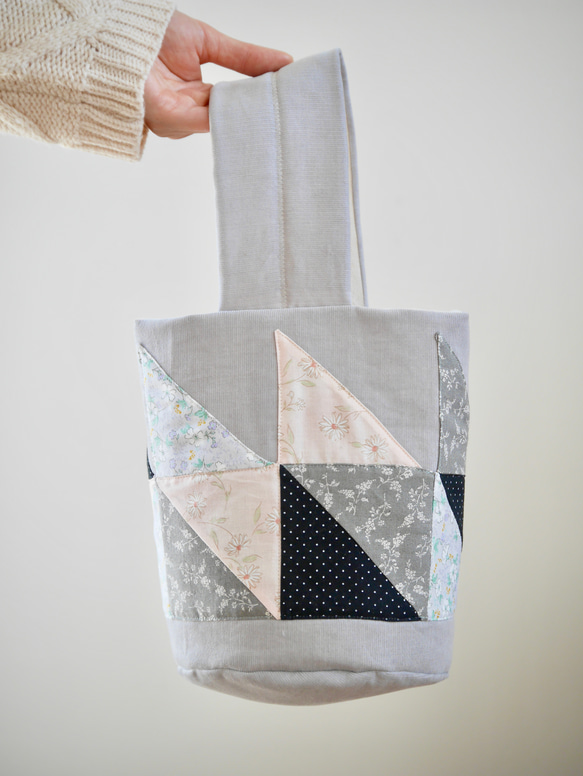 三角パッチワーク⚪︎コーデュロイ素材⚪︎バケツ型ワンハンドルバッグ 2枚目の画像