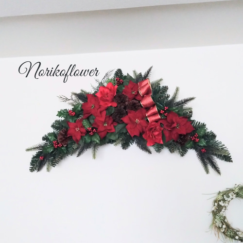 ポインセチアが華やかなクリスマススワッグ 横長スワッグ アーティ