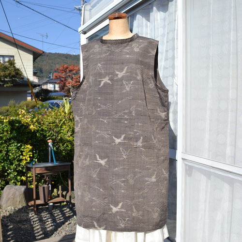フォロー12000円着物リメイク高級光沢紬アイボリー上品絵柄落款入りチュニック フォロー着物リメイク高級光沢紬アイボリー上品絵柄落款入り
