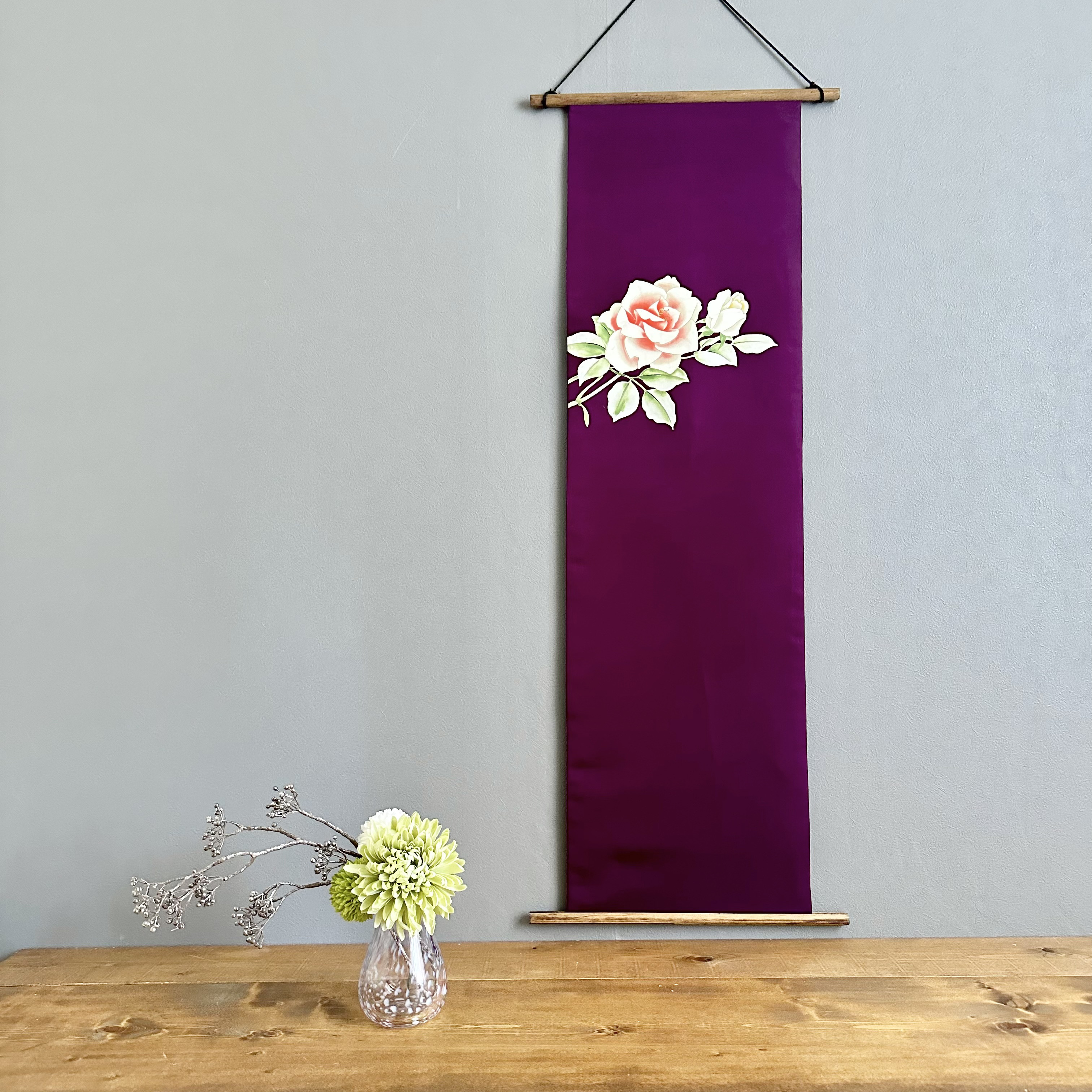 帯のタペストリー　和の紫に可憐な薔薇　着物リメイク インテリア　掛け軸 　正月飾り　ギフト　古民家　敬老の日　秋色