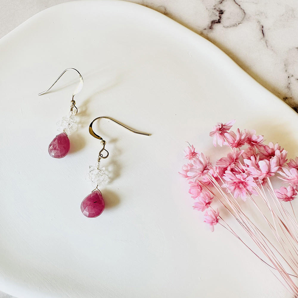 ハーキマーダイヤモンドとピンクサファイアの誕生石ピアス