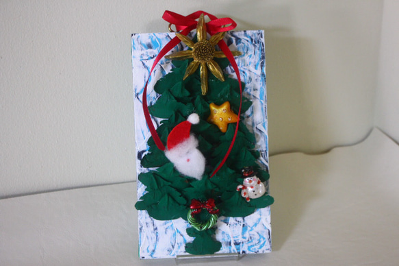 壁掛けアート＜クリスマスツリーNO１＞ツリーは、木の実。送料無料 3枚目の画像