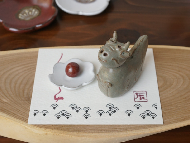 干支　辰壺　盛り絵　龍　花瓶　置物　陶器　高級　骨董 干支 辰壺 盛り絵 龍 花瓶 置物 陶器 高級 骨董 壺 [鳥 紋 花柄]