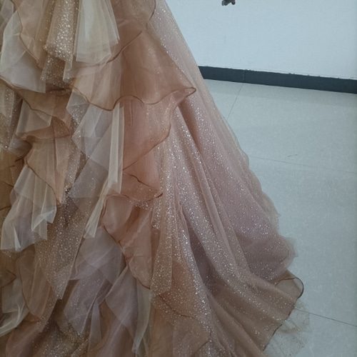 美品！シャンパン色 ドレス ベアトップ 柔らかく重ねたチュール  