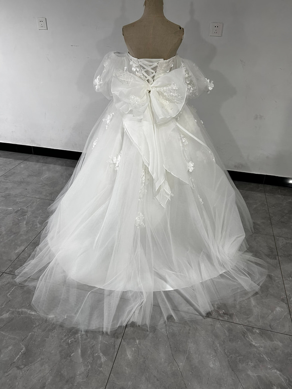 美品！オフホワイト ウエディングドレス ベアトップ 3D立体レース刺繍 花モチーフ 結婚式/披露宴 3枚目の画像