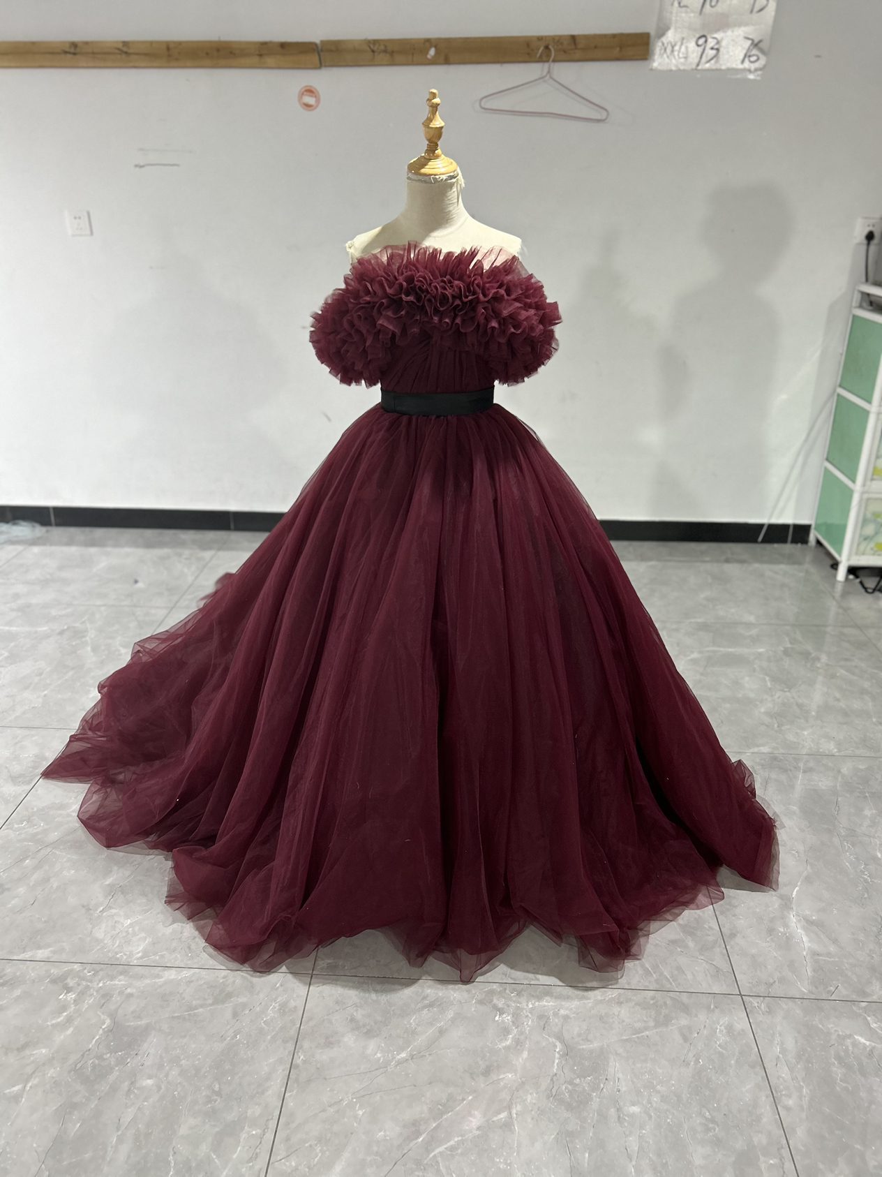 高品質！ボルドーカラードレス オフショルダーの2WAYドレス 取り外しオフショルダー 花嫁/拳式