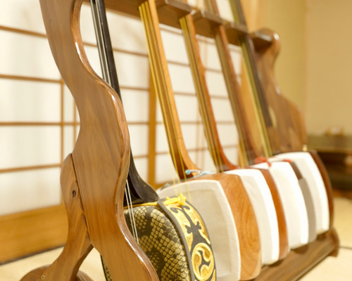 24時間以内に発送】手作り木工 木製三味線スタンド （ウォルナット