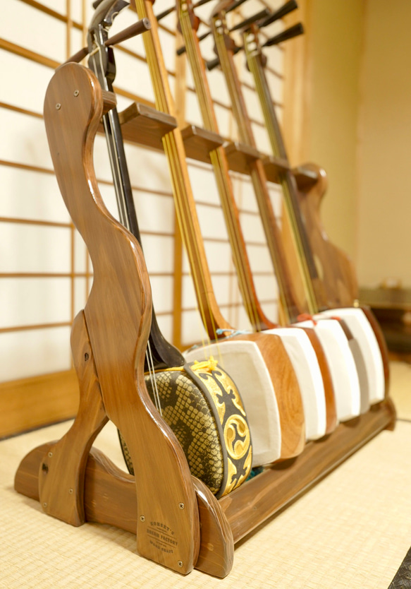 ♪手作り　三味線用スタンド木製 5丁並び　細棹　津軽　三線　教室にも♪ ♪手作り 三味線用スタンド木製 5丁並び 細棹 津軽 三線 教室にも