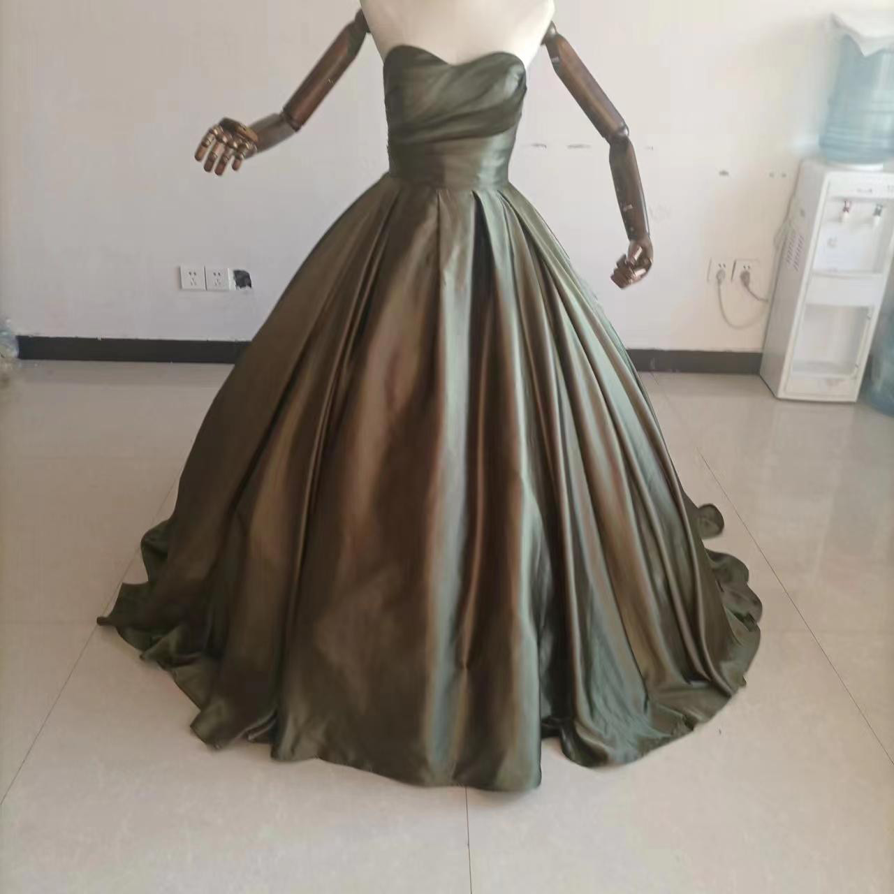 豪華！グリーン カラードレス ベアトップ なバックリボン 取り外し可能なリボン/花嫁/結婚式/披露宴