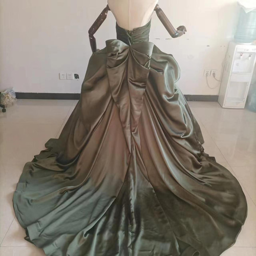 豪華！グリーン カラードレス ベアトップ なバックリボン 取り外し可能  