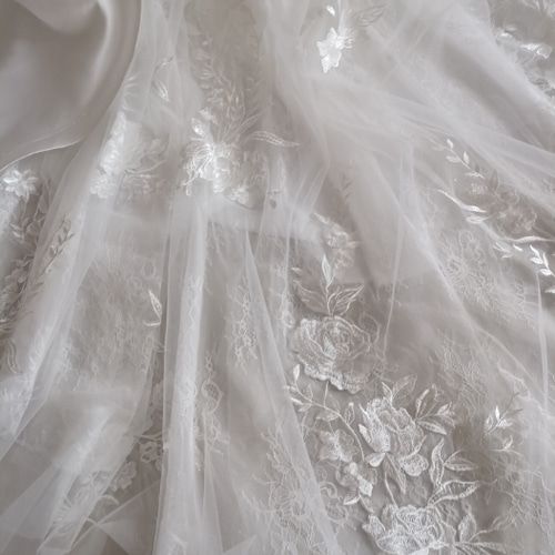 豪華！オフホワイト ドレス Aライン ベアトップ サッシュベルト 華やか  