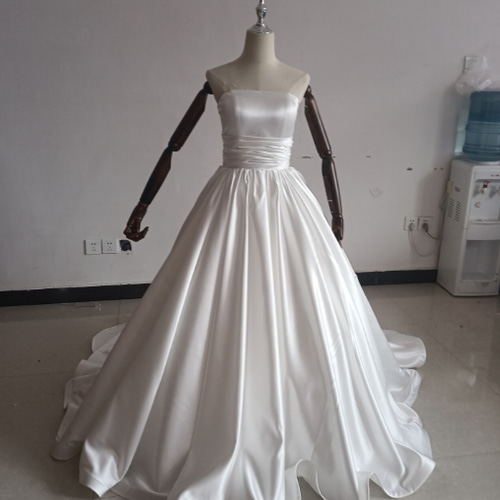 豪華！オフホワイト ドレス Aライン ベアトップ サッシュベルト 華やか  