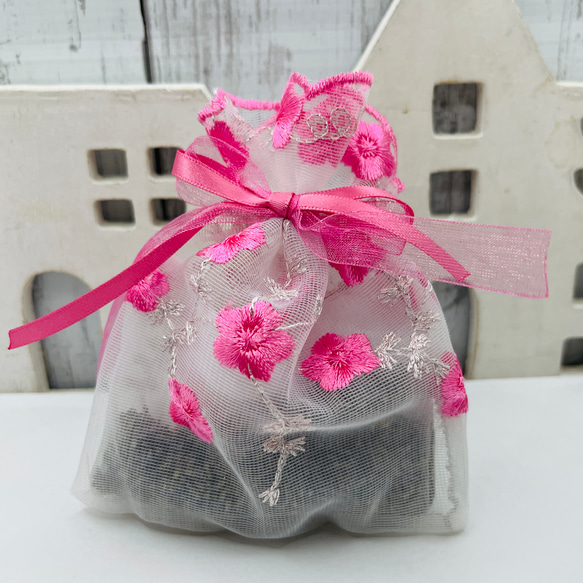 ラベンダーのサシェ　香り袋　ローズピンク ハンドメイド　富良野　快眠　アロマ　ポプリ 1枚目の画像